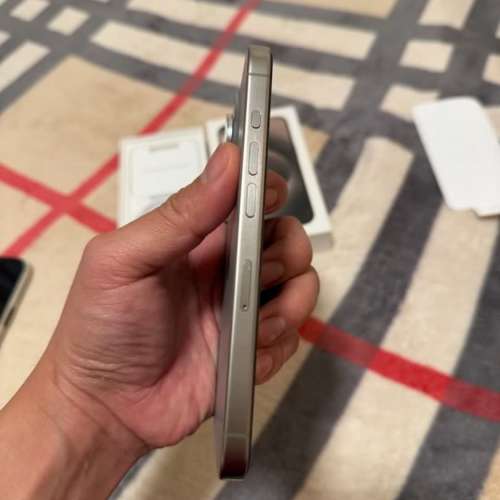 iPhone 15pro 256gb,電池健康度88，港行雙卡極新，所有原裝，所有功能正常，全套齊！