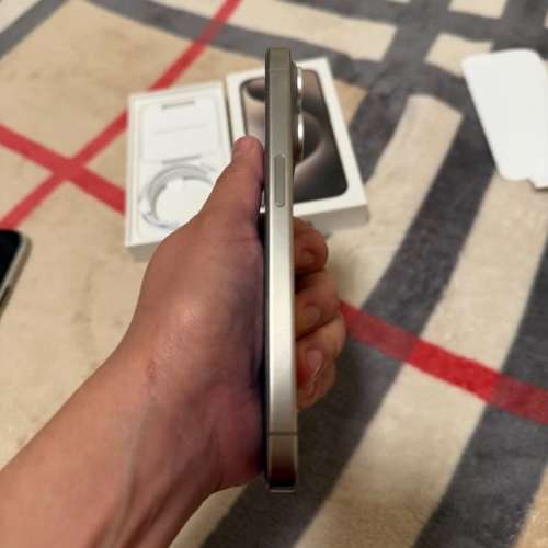 iPhone 15pro 256gb,電池健康度88，港行雙卡極新，所有原裝，所有功能正常，全套齊！