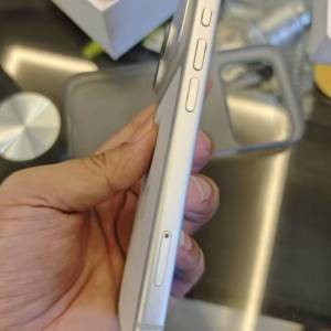 蘋果17pro 256g港版。電池100%