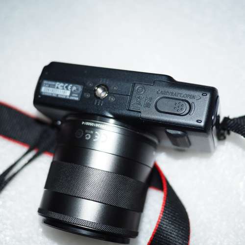 CANON EOS-M DIGITAL CAMERA  +  1855 鏡頭 / 觸屏無反數碼日本製相機