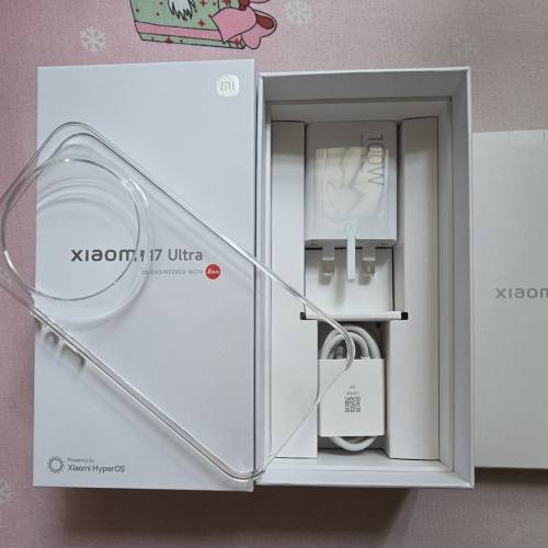 原裝小米17 Ultra配件 一個原裝機套 (跟100watt充電火牛)