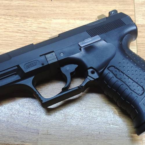 WE P99 Gbb + 展示架