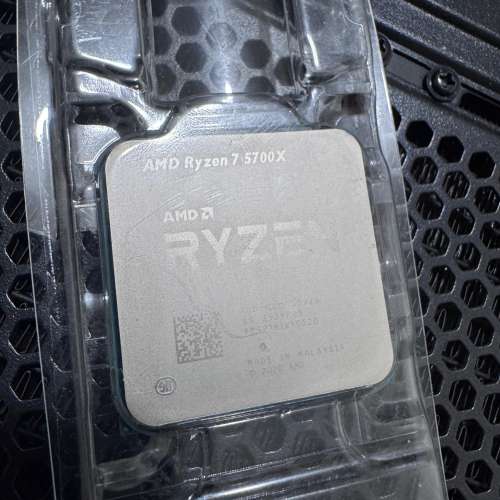 AMD Ryzen7 5700X     Ryzen5 2600