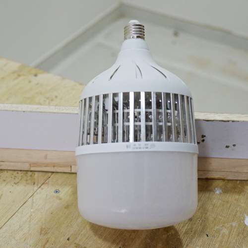 led e27 6500k 白光燈泡.木梯.車仔平賣
