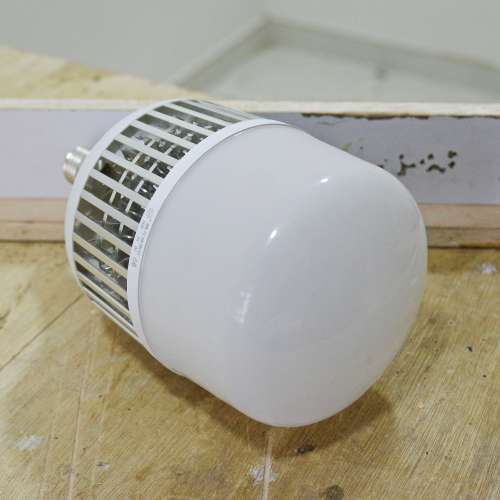 led e27 6500k 白光燈泡.木梯.車仔平賣