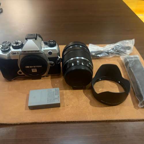 OLYMPUS OM-5 Mark II Silver 20.4 MP 12-45 Lens