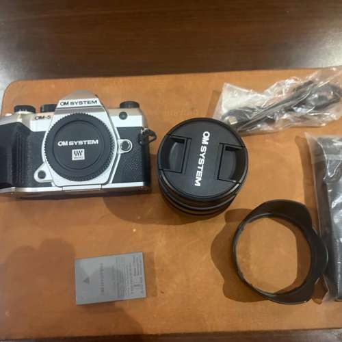 OLYMPUS OM-5 Mark II Silver 20.4 MP 12-45 Lens