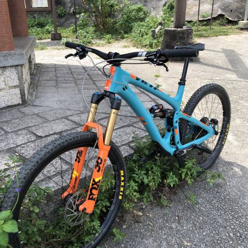 Yeti 27.5&rdquo;全碳纖維山地單車