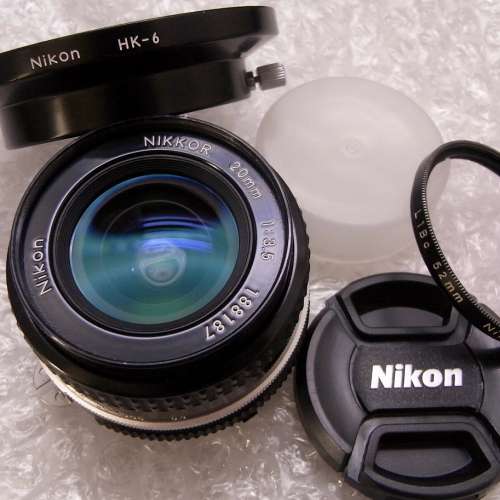 Nikon Nikkor 20mm f/3.5 Ai + Nikon HK-6 Hood