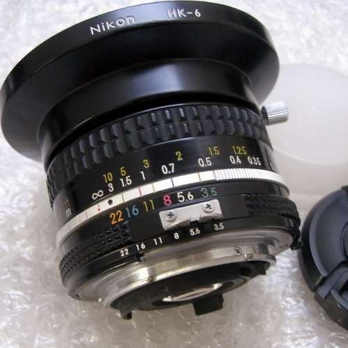 Nikon Nikkor 20mm f/3.5 Ai + Nikon HK-6 Hood