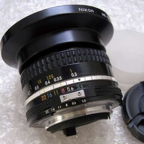 Nikon Nikkor 20mm f/3.5 Ai + Nikon HK-6 Hood