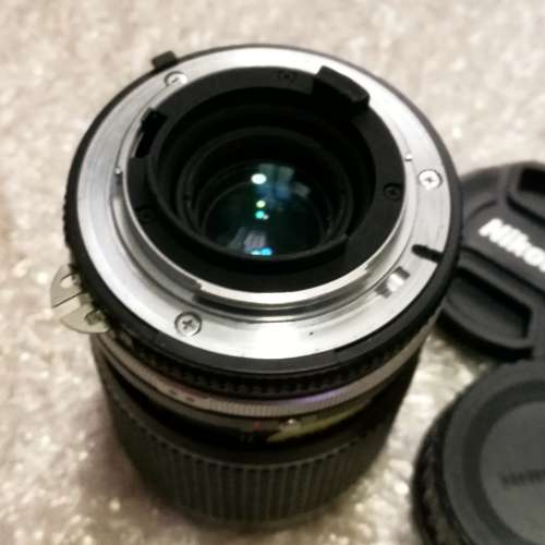 Nikon Nikkor 35-105mm f/3.5-4.5 AIS Macro