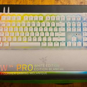 Razer BlackWidow V4 Pro 白色