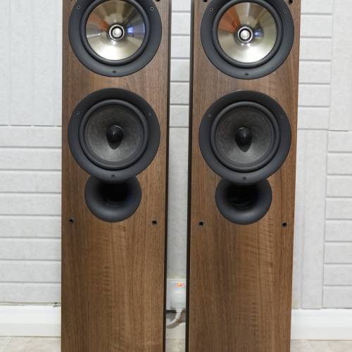 KEF iQ7