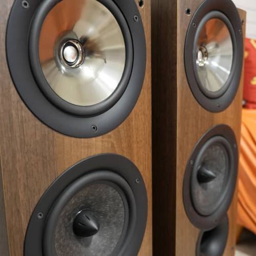 KEF iQ7