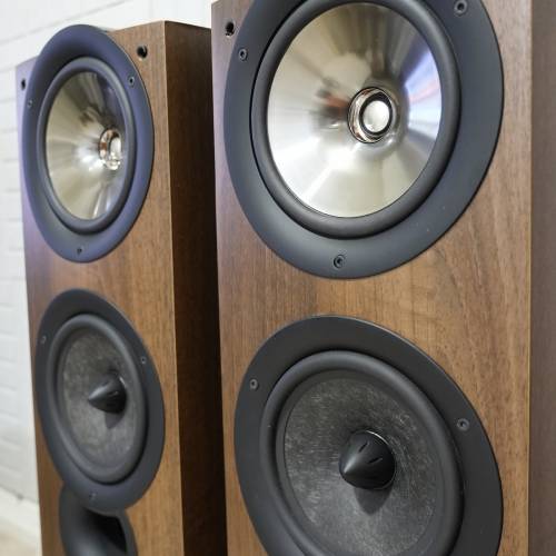 KEF iQ7