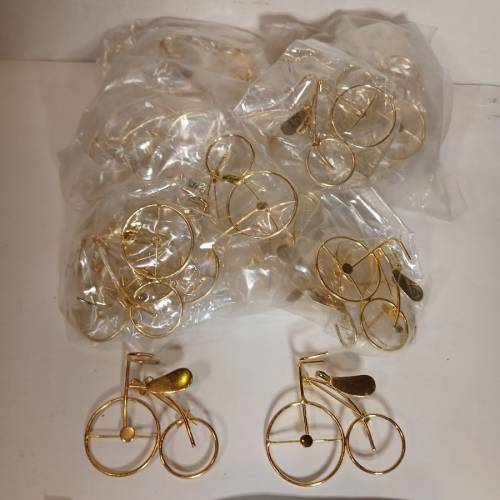 清貨價出售，    一手30隻2寸雙用途銅單車吊咀/心針，共售200元。no.9.5.26._.