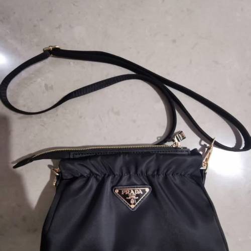 Prada 小袋