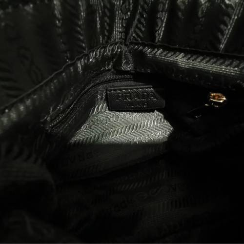 Prada 小袋