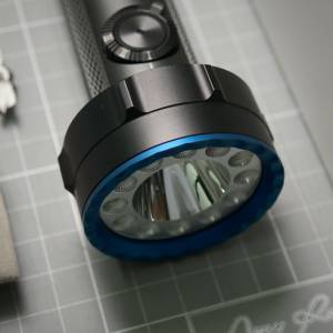買了一個月Olight 行者 Pro 4500流明爆光手電筒 新淨全齊終身保養
