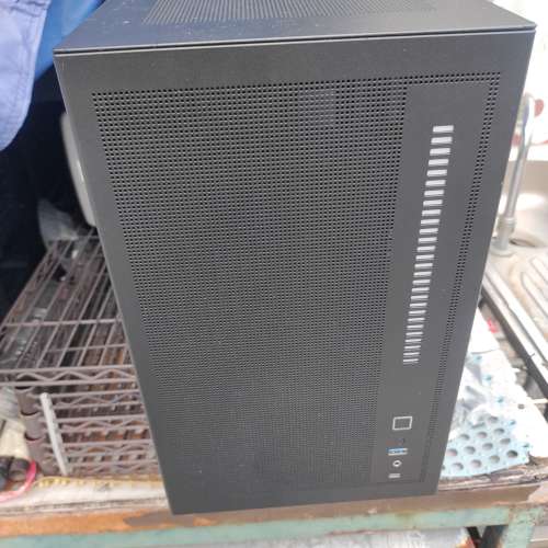 MATX 黑色玻璃則板機箱