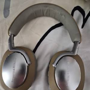 Bower & Wilkins PX 8