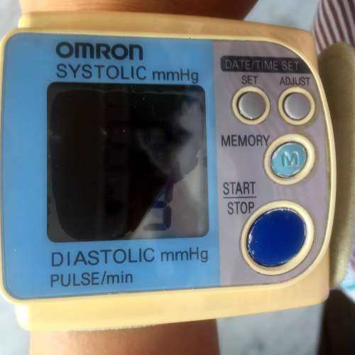 $50 名牌 血壓計 歐姆龍 Omron HEM-642 (LCD老光, 但還可以看到字, 其他功能正常) ...