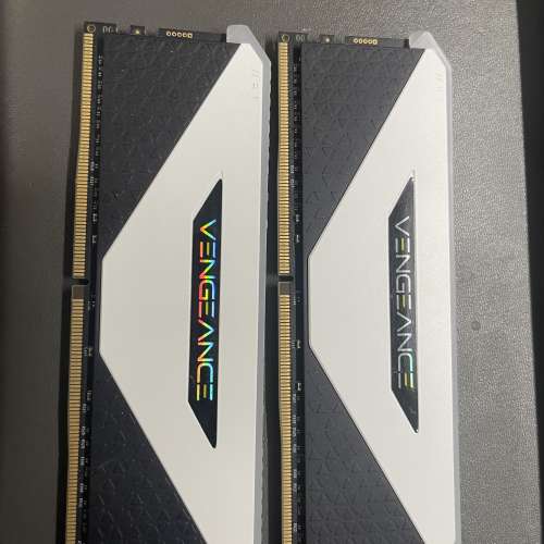 Corsair Vengeance RGB RT DDR4 3600 32GB Kit （2x16GB） 白色 Heatsink