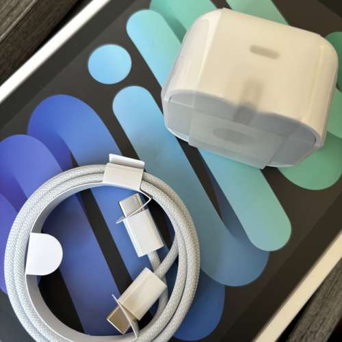 全新Apple usb-c原廠快速充電器一套，適合iPhone 15-16系列,iPad,