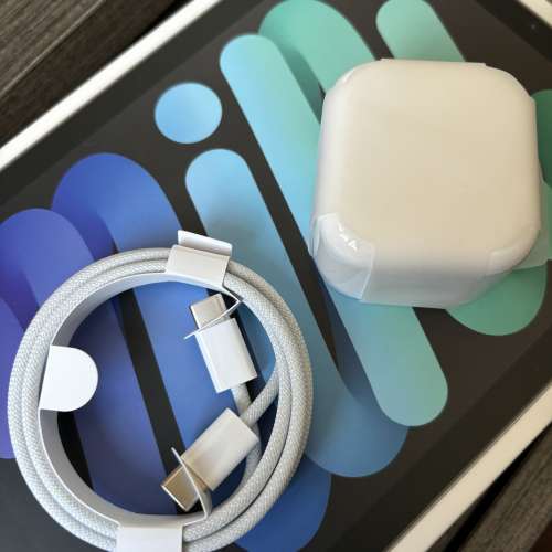 全新Apple usb-c原廠快速充電器一套，適合iPhone 15-16系列,iPad,