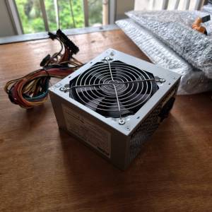 幾乎全新GTR電源火牛530瓦正常使用如圖