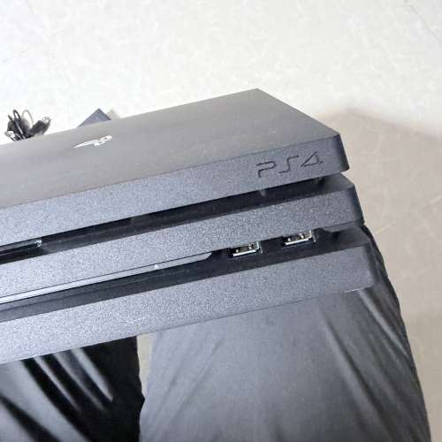 Playstation 4 Pro 1TB + VR Set + 2 Games
