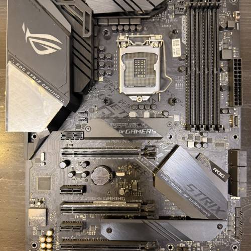 ASUS ROG STRIX Z390-E GAMING + Intel i7-9700K