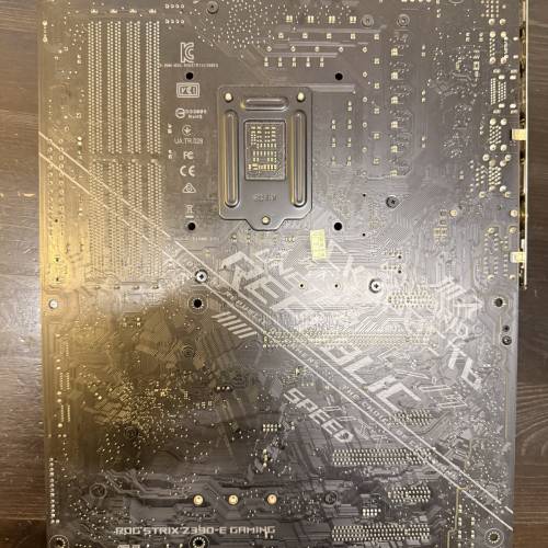 ASUS ROG STRIX Z390-E GAMING + Intel i7-9700K