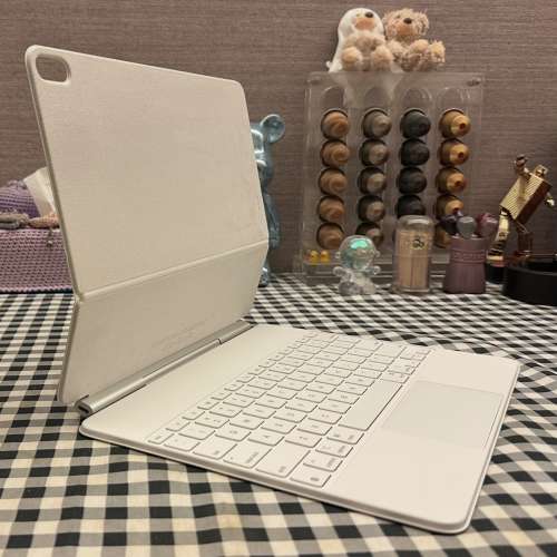 Apple iPad Air Magic Keyboard 11吋 白色 行貨 95%新 非常新淨和少用 蘋果專門店...