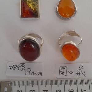 歐洲天然琥珀鑲嵌純銀吊墜/戒指，每款380元，兩款500元，四款800元。no.12.6.26