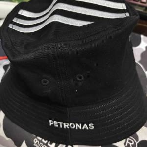 Y-3 MERCEDES-AMG PETRONAS FORMULA 1 TEAM BUCKET Hat，可議，大刀勿擾