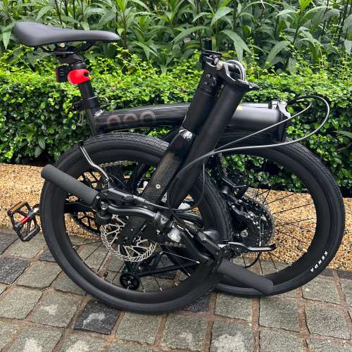 亮光黑色 40T 飛輪 2026 JAVA NEO 9速 油剎桶軸 碳叉 20吋406 鋁合金折叠車 （三折...