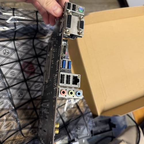 Intel i5-9400F + MSI H310M Pro-M2 Plus + Patriot Viper DDR4 8GB 2400MHz 一條