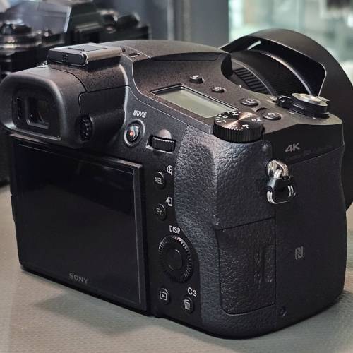 99%新 Sony RX10M4  RX10IV  4代 演唱會追星旅行必備，not RX10 RX10II,RX10III
