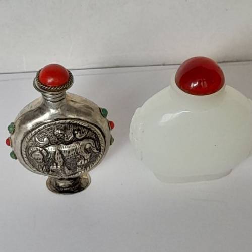 古舊鼻煙壺，清貨價出售。每個二百元，兩個起八折，全部六個七折。