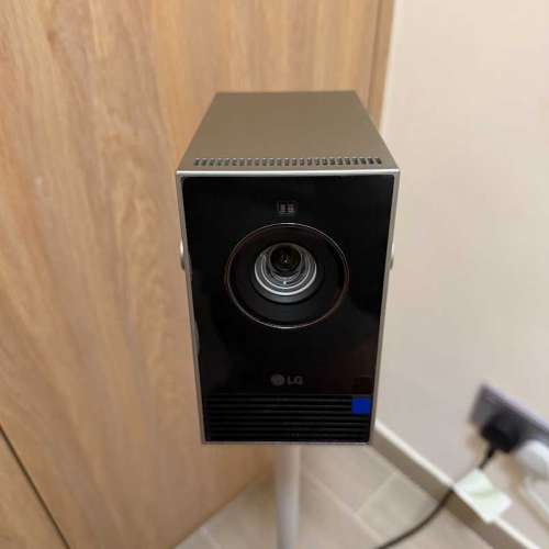 LG HU710PB CineBeam Q 4K Laser 微型投影機