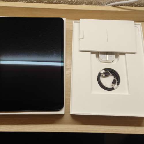 ​[99.9% New] iPad Pro 13" M5 (256GB) + Magic Keyboard + AppleCare+ | 100% Ba...