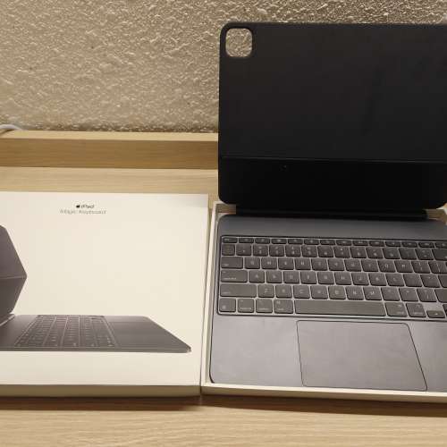 ​[99.9% New] iPad Pro 13" M5 (256GB) + Magic Keyboard + AppleCare+ | 100% Ba...