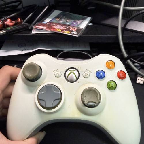 xbox360主機，連兩個手掣