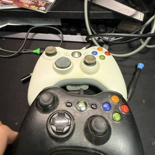 xbox360主機，連兩個手掣