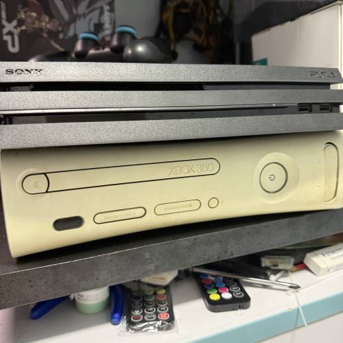 xbox360主機，連兩個手掣