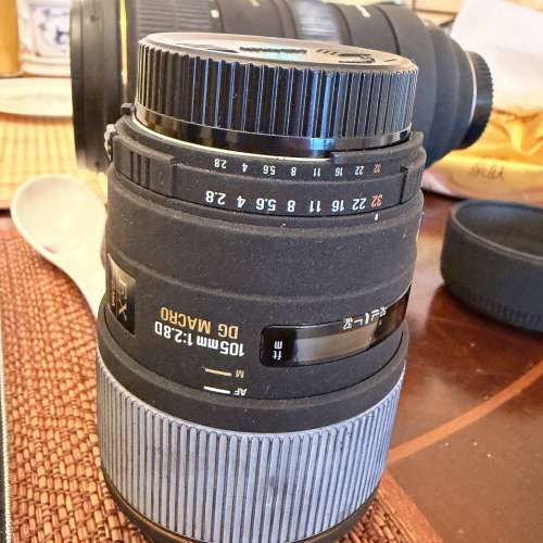 Sigma 105mm f/2.8 EX DG Macro (Nikon F-mount)