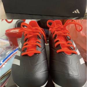 Adidas足球釘鞋