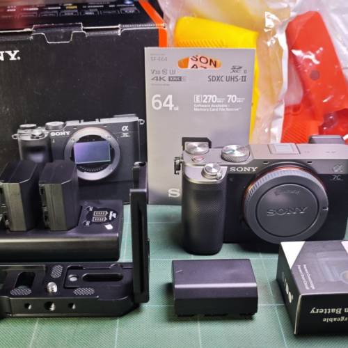 Sony A7C 銀機身九成九新100% work行貨過保配件盒齊送四副電64GB卡L快装板電叉座兩...